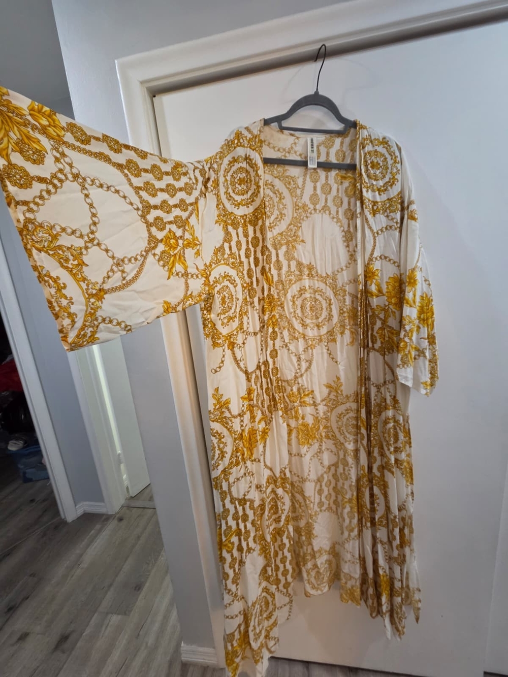 Forever 21 Cream & Gold Chain Print Kimono